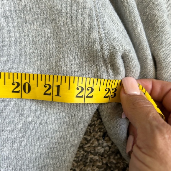 American Eagle Women’s Oversized Gray Crewneck Sweatshirt size small - Picture 8 of 10